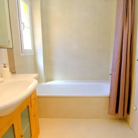 Apts Zafiro *